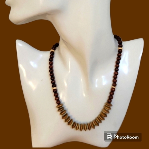 3/$30 VTG 1970s Wood Beaded Collar Necklace - Picture 1 of 6